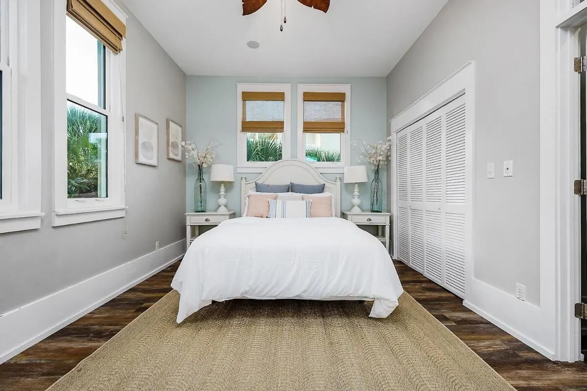 Holiday home Luxury 3Br Gated Home - Infinity Pool, Walk To Private Beach - Vet-Owned! Destin